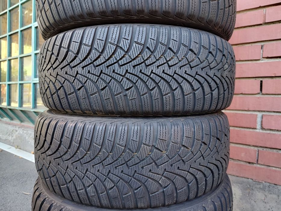Продавам 4бр. Зимни гуми 205/55/16 Goodyear