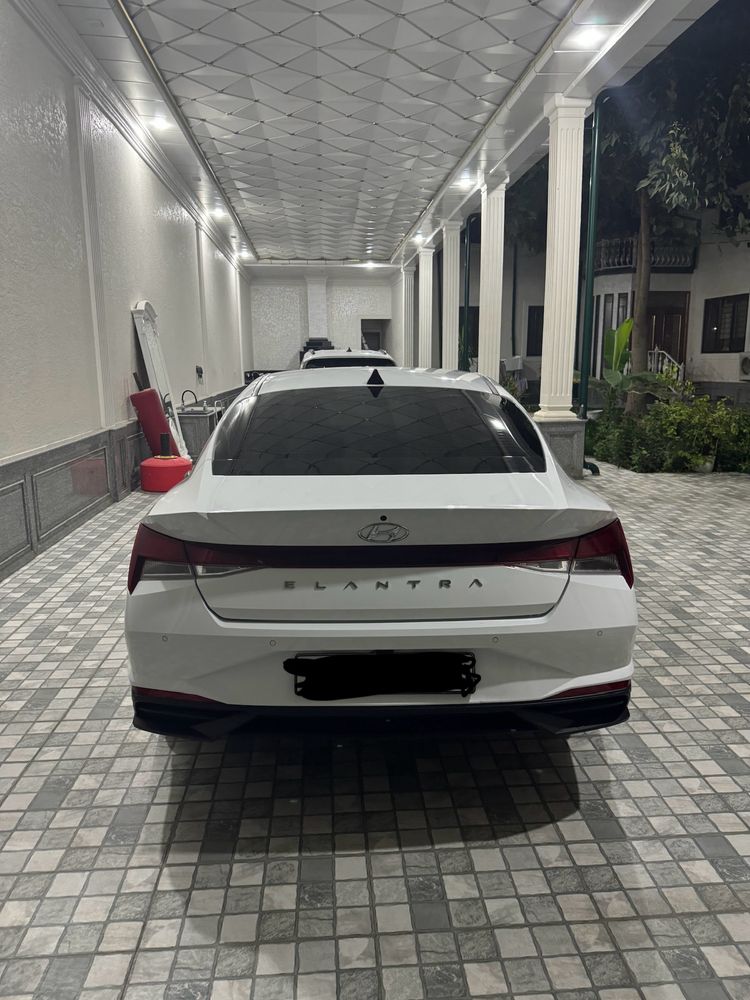 Hundai Elantra oq белый 2022