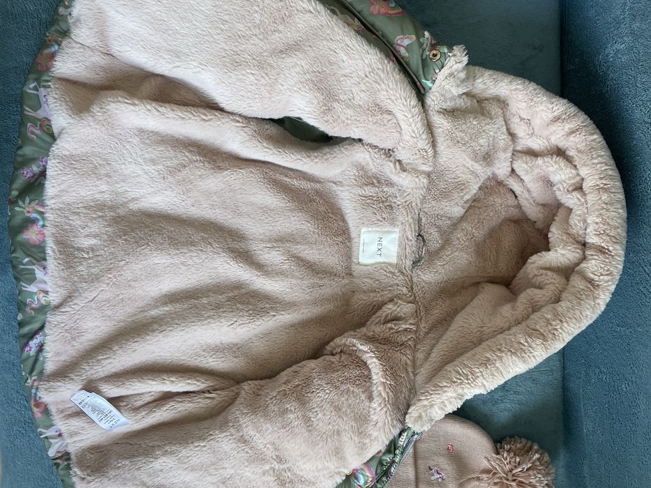 Geaca si caciula de iarna Next marimea 4 ani