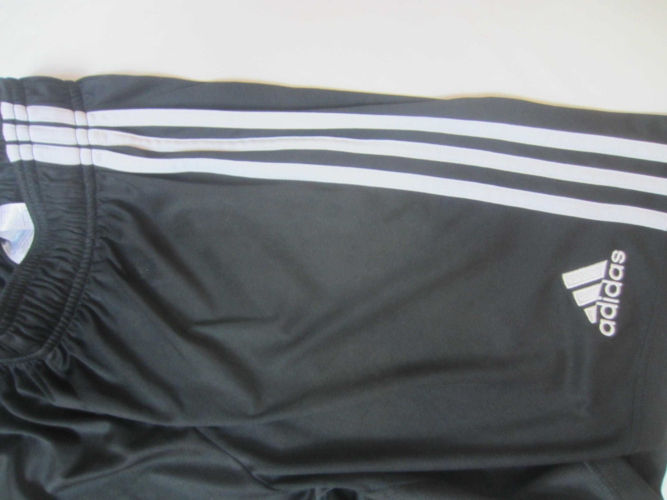 Sort fotbal copil,Juventus,masura S,Adidas cod:APU005, stare f.buna.