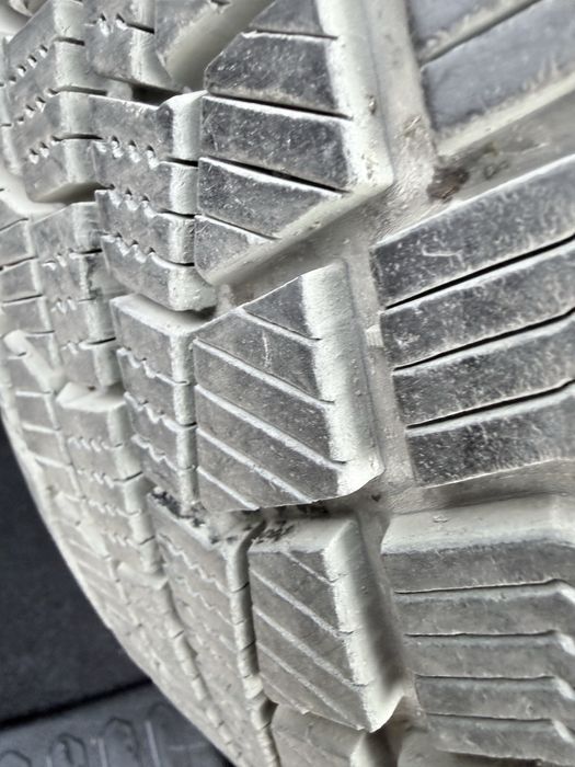 Продавам зимни гуми