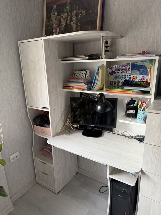 Комлект кроватей и письменный стол-парта