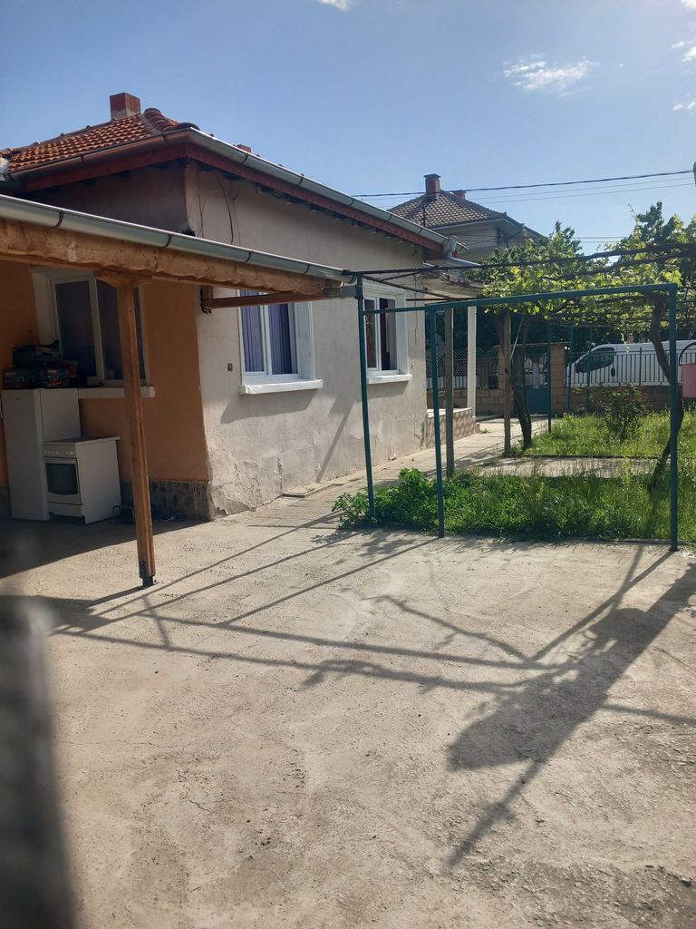 Продава се Къща в с. Овощник, Област Стара Загора - 1000 кв.м за 2 €/кв.м - Снимка #3