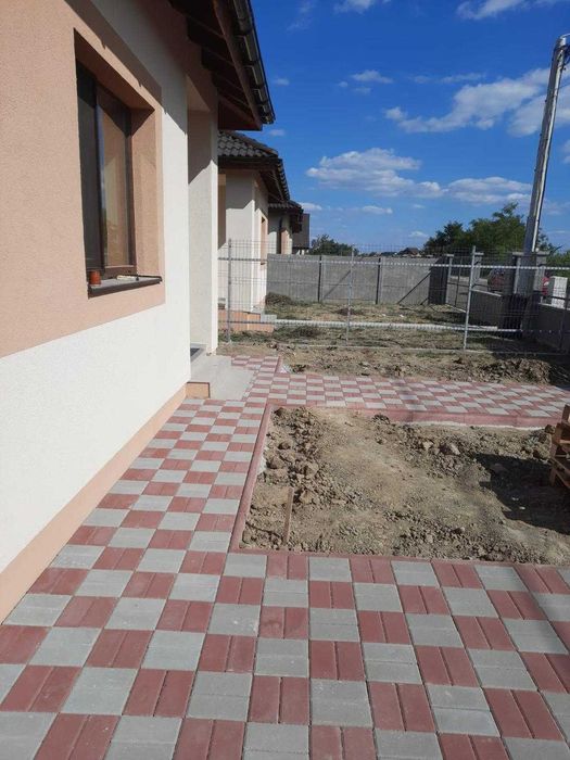 Montam pavaje, toaletam arbori, amenajam spatii verzi