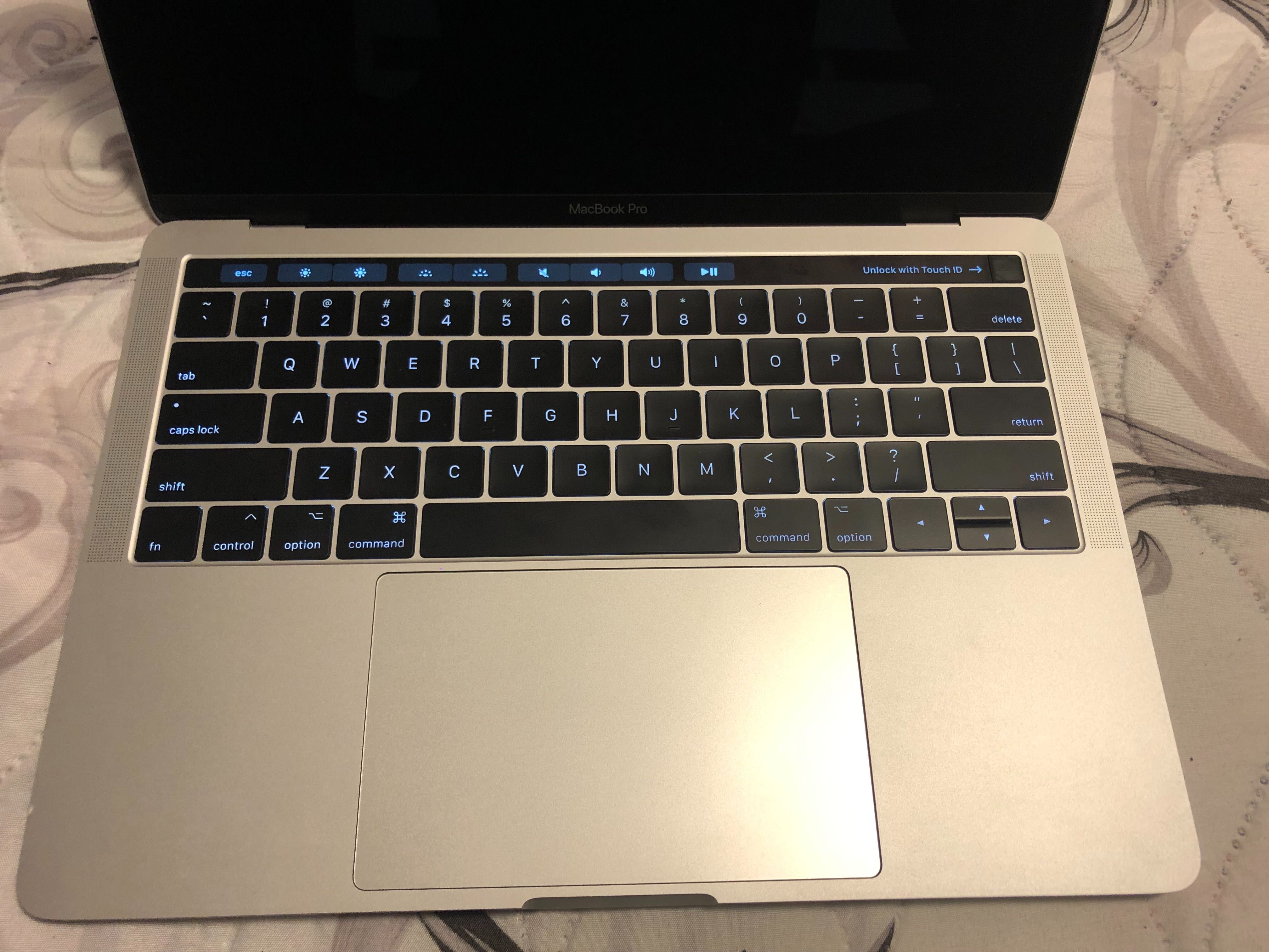 “MacBook Pro” Лаптоп