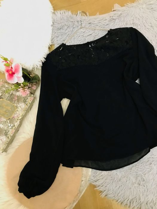 Черен топ с дантелени рамене, 38/S
