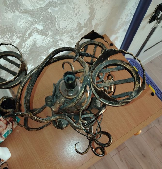 Подставка для цветов и светильник.