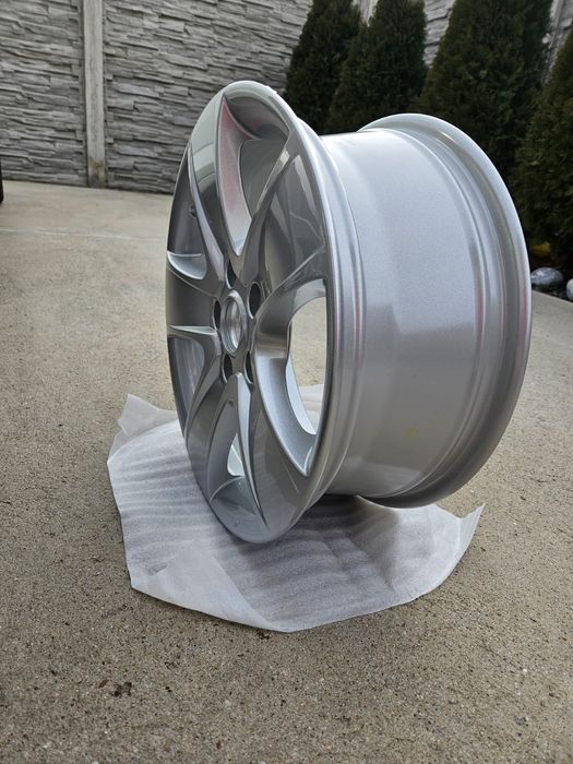 Vând jantă skoda octavia