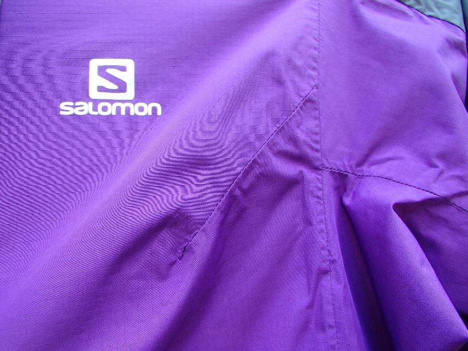 Продавам много леко дамско яке Salomon с водоустойчивост 10К. Шевовете