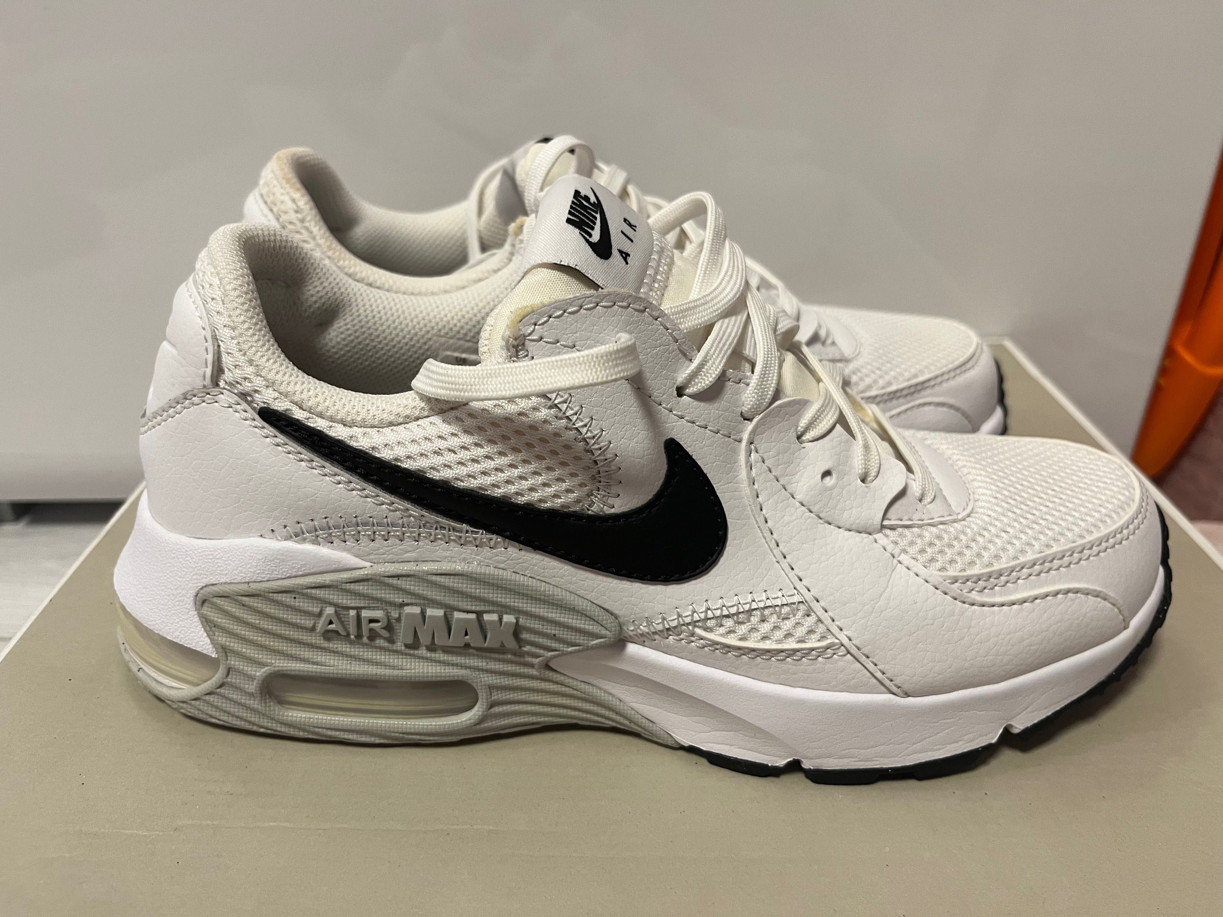 Дамски спортни маратонки Nike Air Max Excee