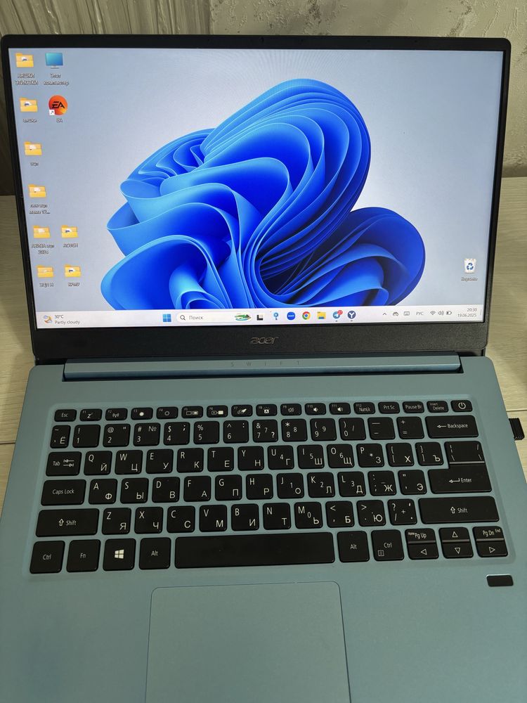 Ультрабук Acer Swift 3 в голубом цвете, core i5
