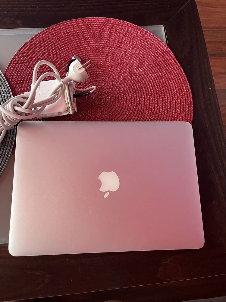 Лаптоп MacBook Air (13-inch 2014)