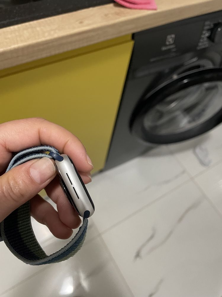 Vând Apple watch SE