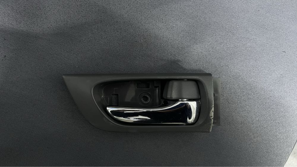 Комплектующие обшивки передней правой двери Toyota Land Cruiser Prado