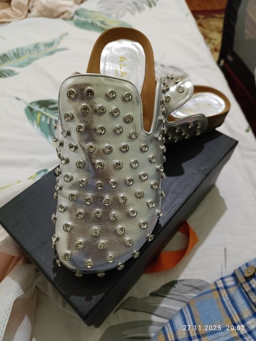 Женский обувь продается