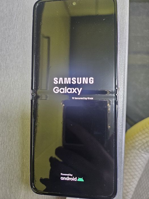 Sumsung z flip 3 За Части неработеща батерия