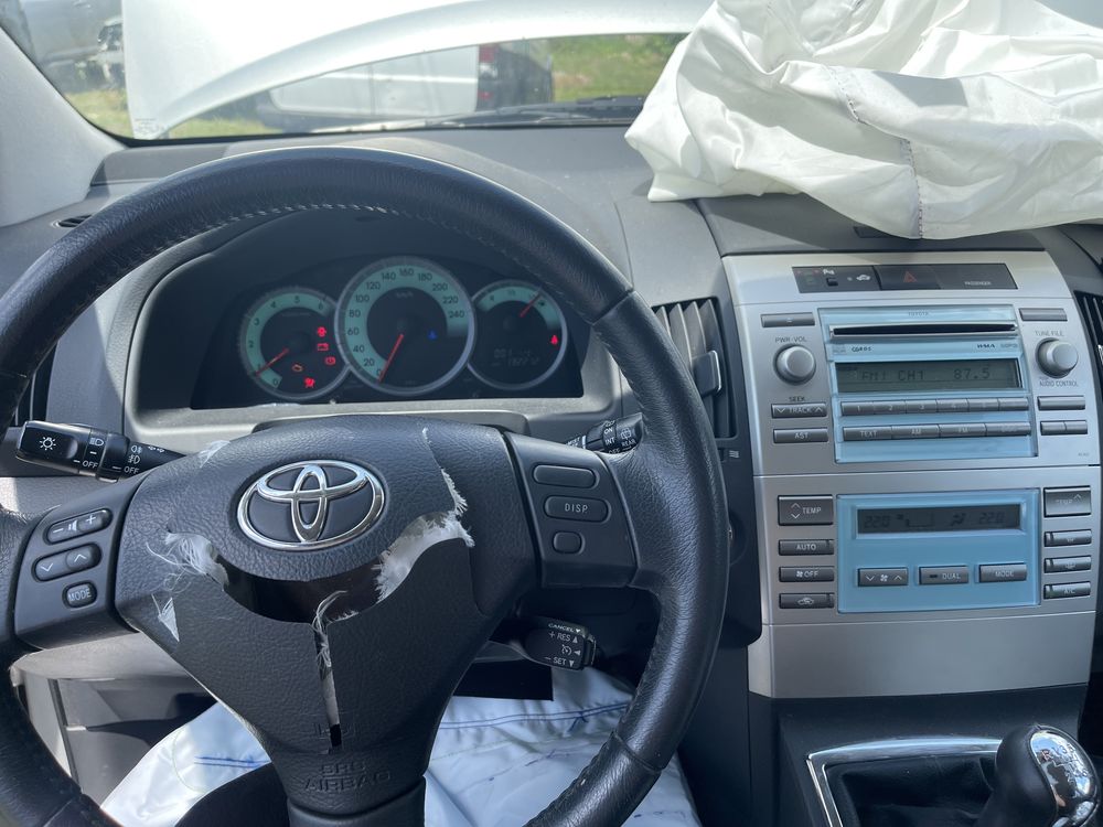 На Части  Toyota Corolla Verso 2.2 D-4D 136к.с 2008г Facelift