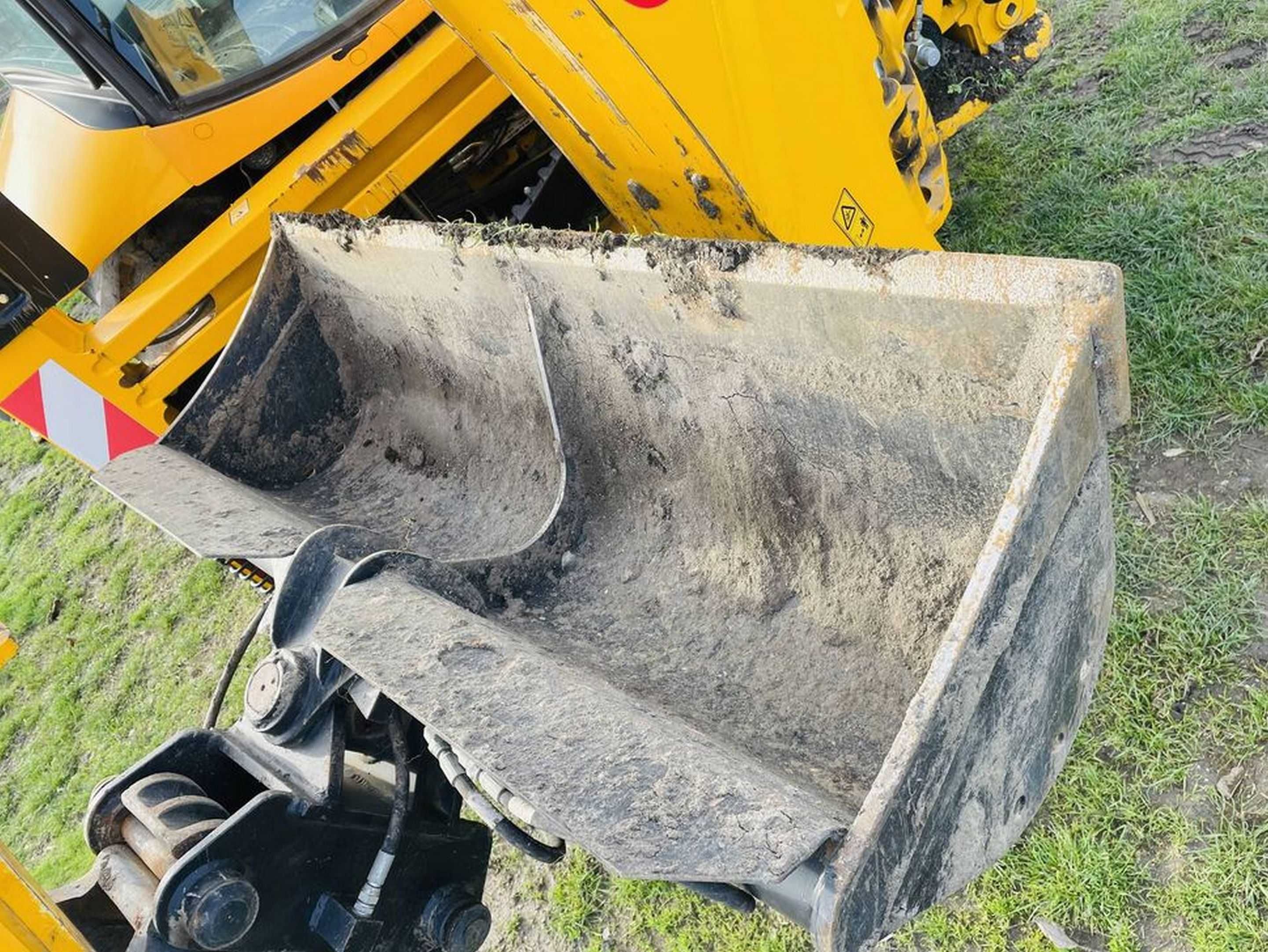 Buldoescavator Jcb 3CX - PROBA - Cupe Diverse