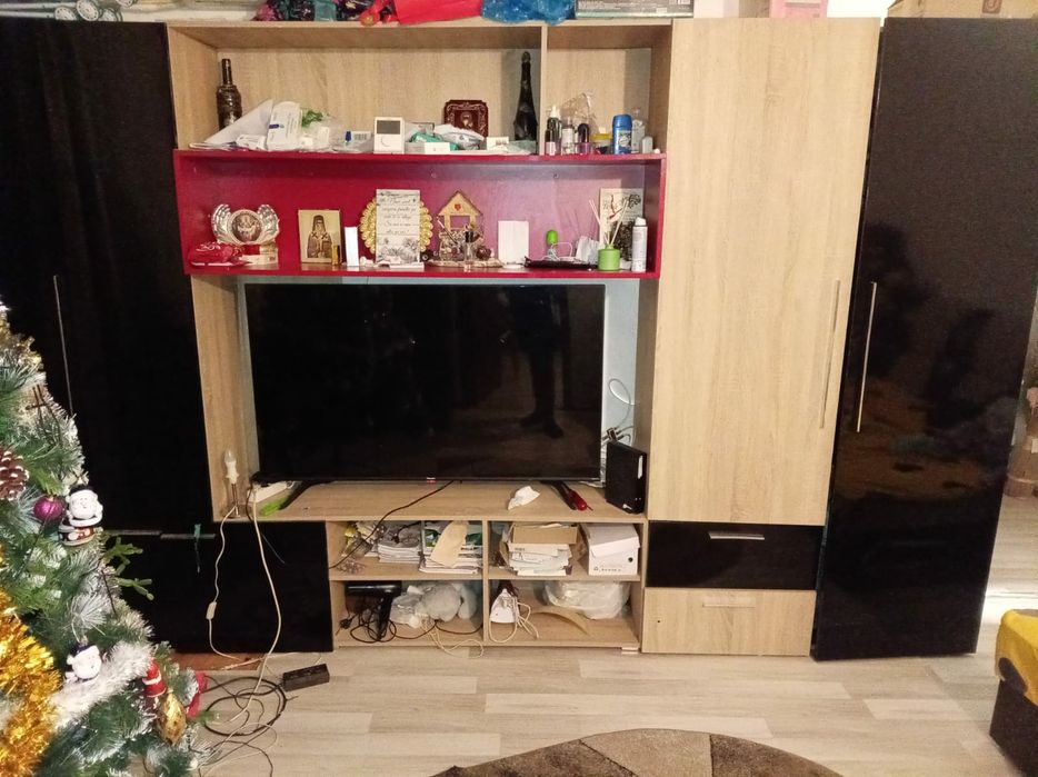 De vânzare bibliotecă