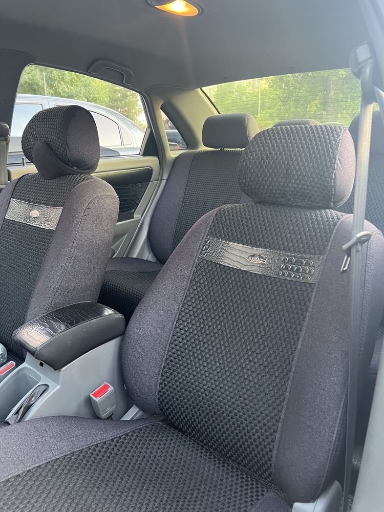 Lacetti 1.8 sotiladi