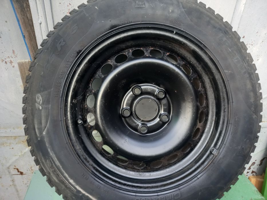 Vând roti iarna195/65 r15