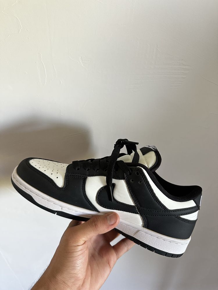 Sb Nike black white low