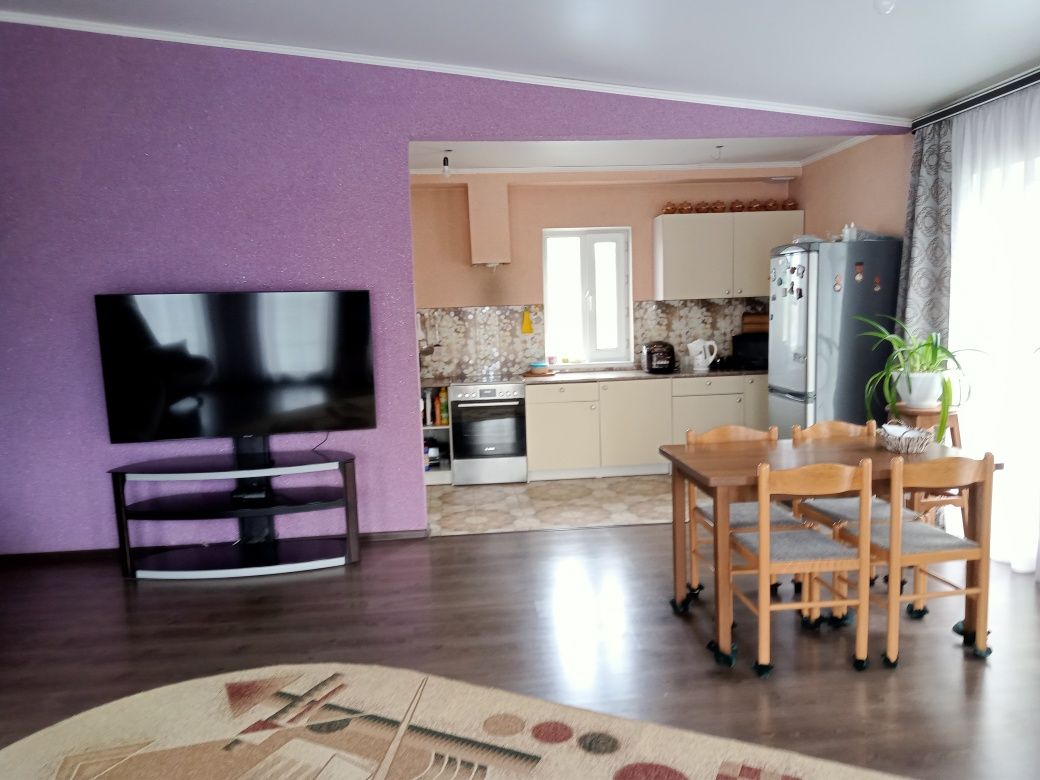 Срочно продается дом в Михайловке 381 кв м-10соток.