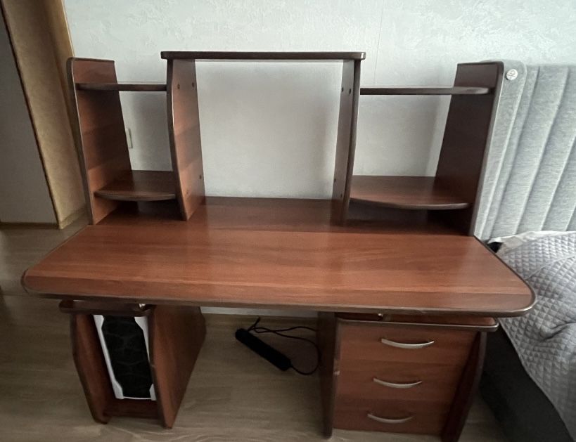 Стол компьютерный