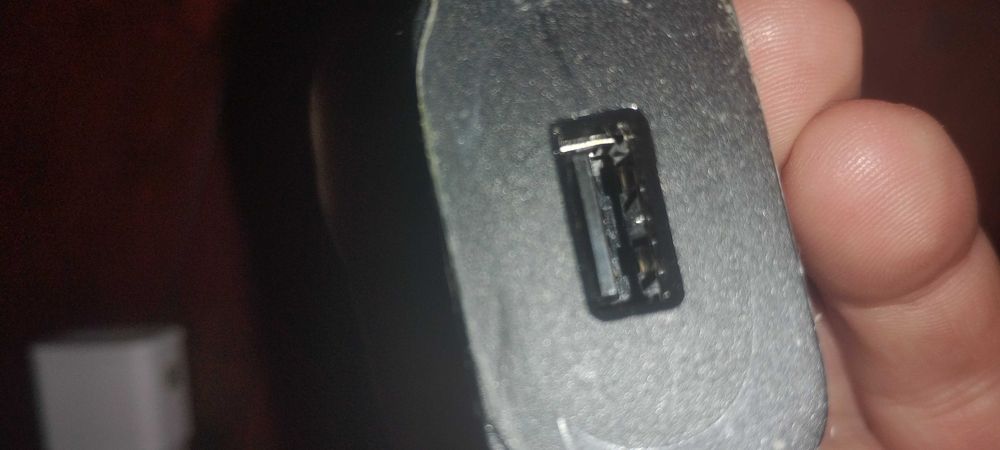 Зарядно Самсунг/ Samsung  и зарядно Моторола за американски стандарт.