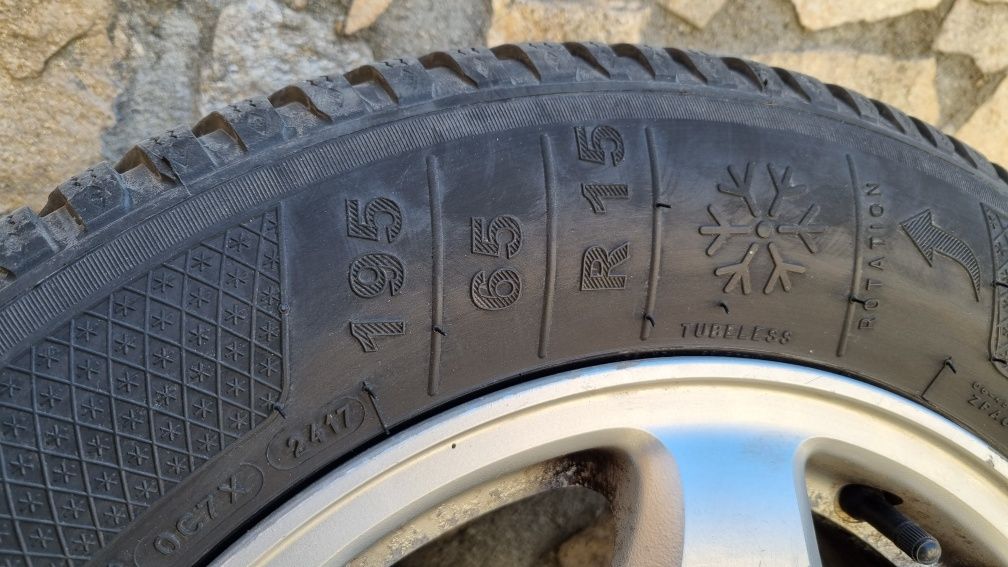 Комплект джанти от Honda Odyssey 15" 5x114.3 със зимни гуми 195/65 R15