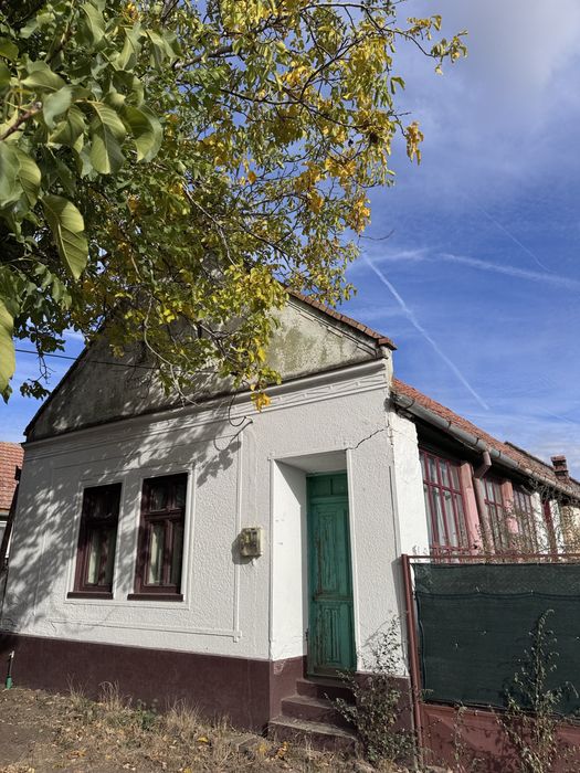 Vand casa cu teren 2877 mp si front stradal 40 m