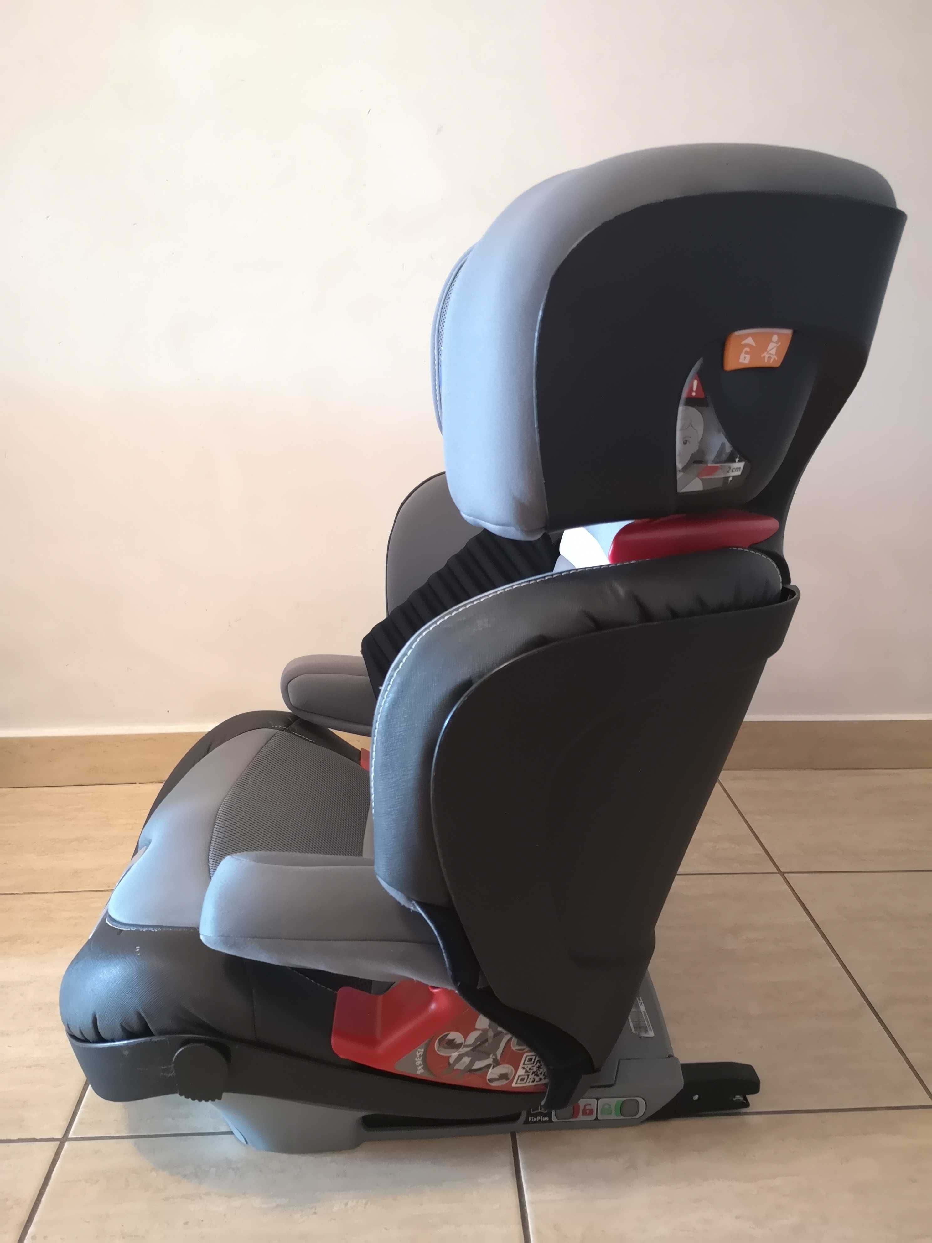 Vand scaun auto Chicco cu isofix + 2 sau 1 buc inaltator auto copii