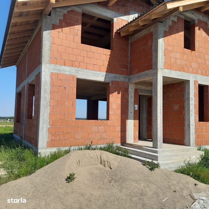 Casa 3 camere + living zona Cihei teren 500mp