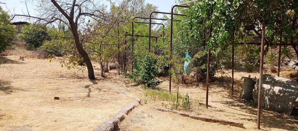 Уй сотилади Миробод тумани 10 сот.