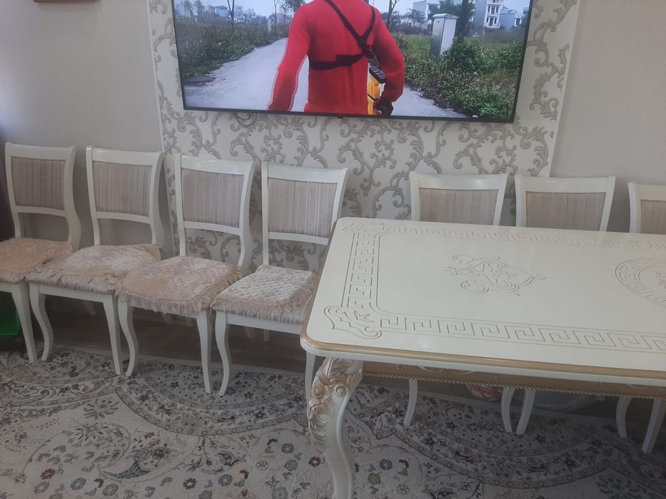 Продается стол и стулья