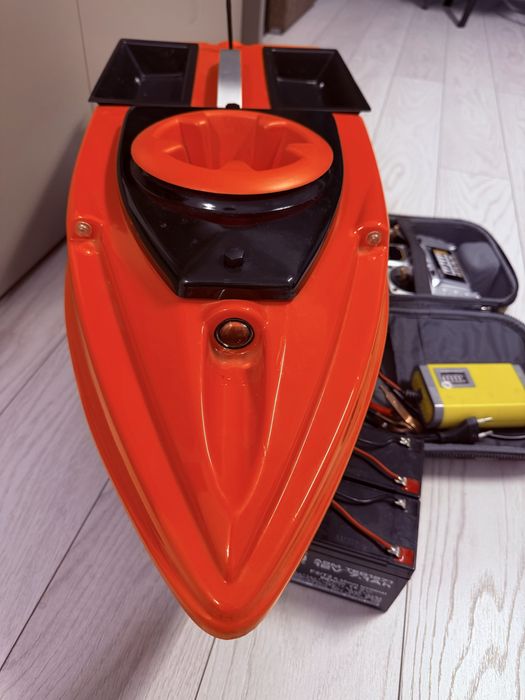 Navomodel Barcuta Vaporas de plantat / nadit / pescuit cu spreader. S