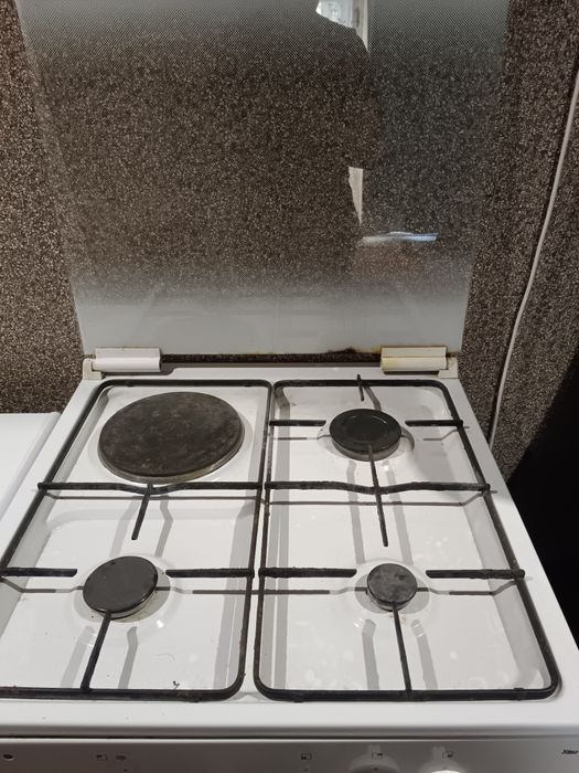 Газ-плита . Фирма Rika