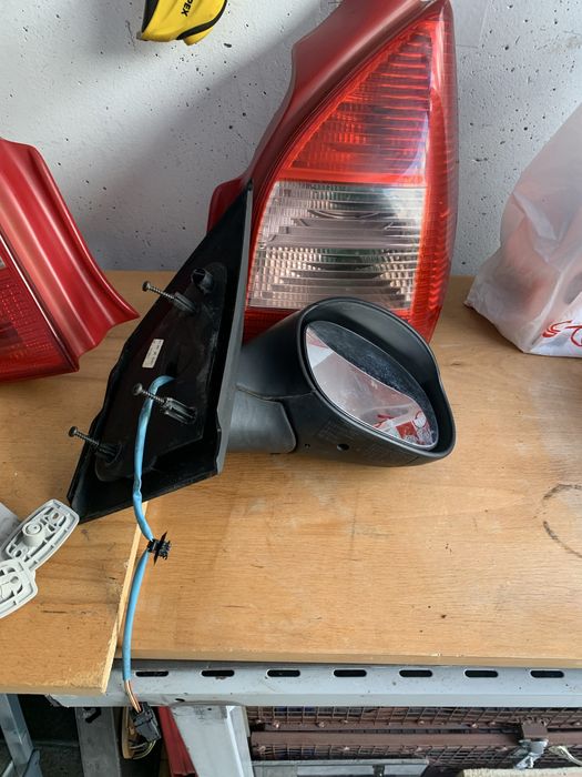 Cotroen C 2  Ситроен C 2 Сопове о огледало