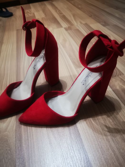 Pantofi rosii cu toc 38