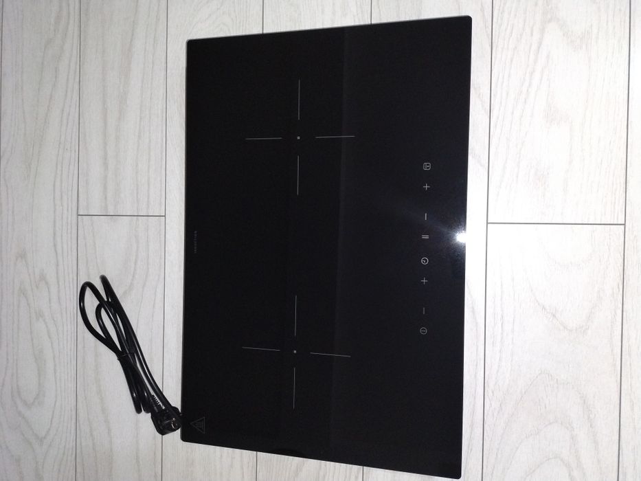 Plita incorporabila două zone culoare negru.