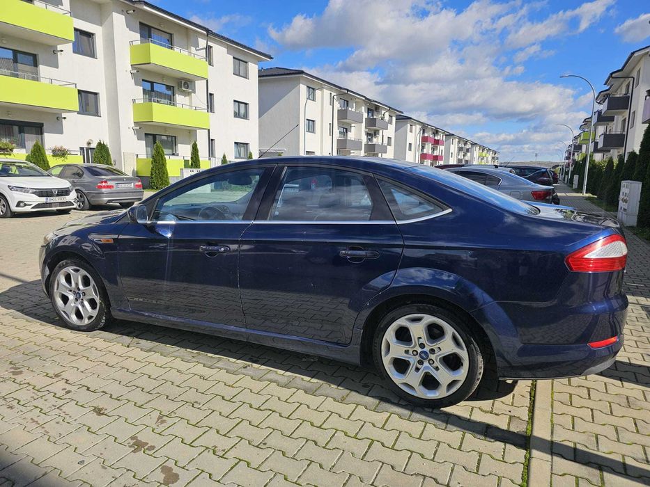 Ford Mondeo MK4 din 2010, sedan albastru, 140 CP, cu dotări full