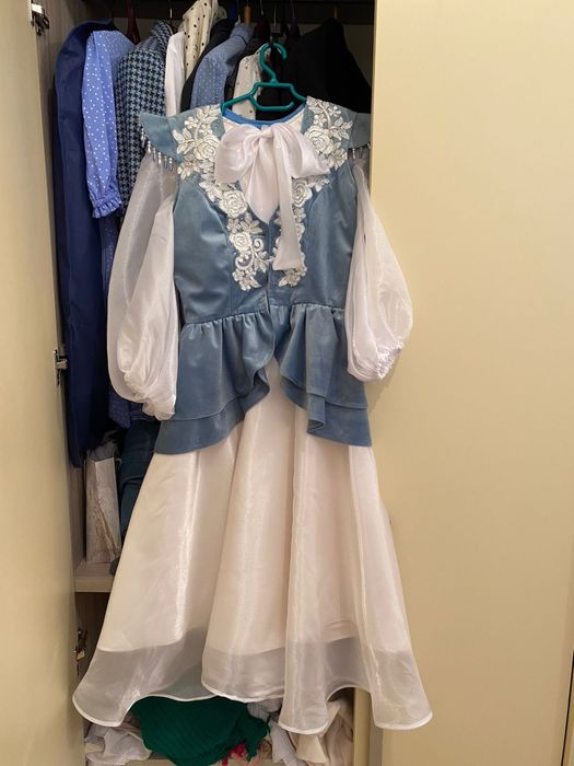 Платье с камзолом 13.000 можно отдельно