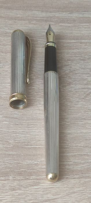 Stilou argint stare foarte buna penita M