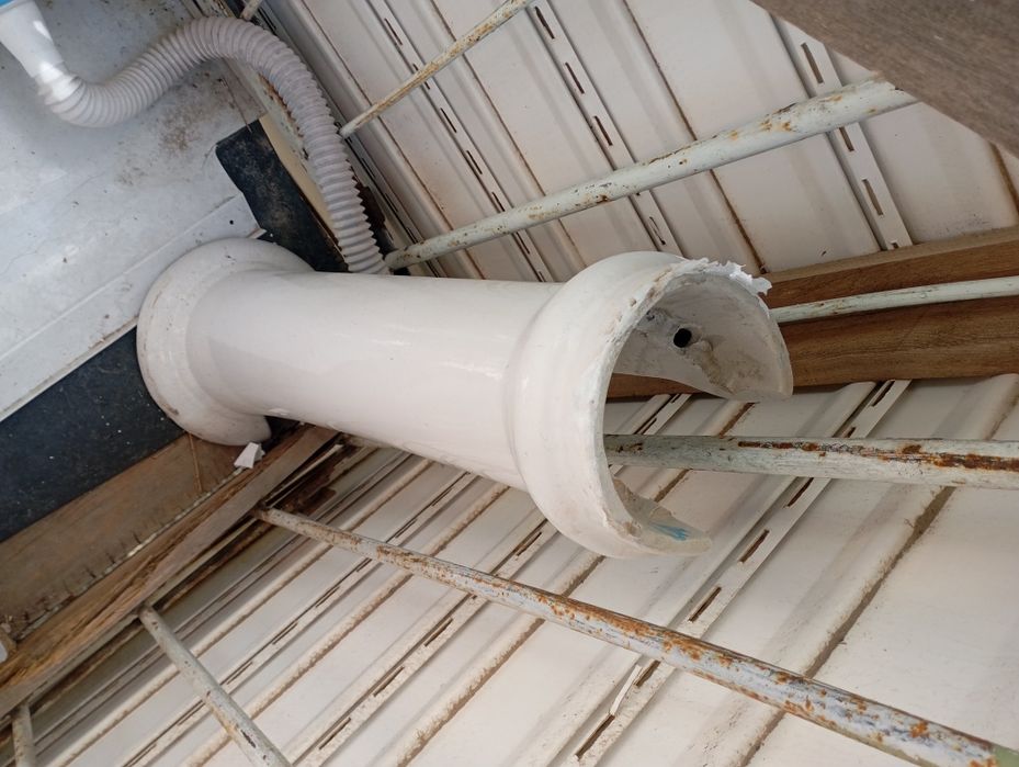 Продам  раковину целая