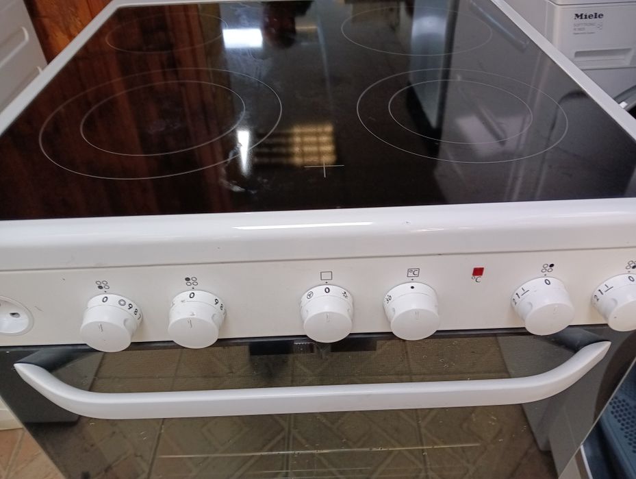 Свободно стояща печка с керамичен плот Voss Electrolux 2годиниГаранция