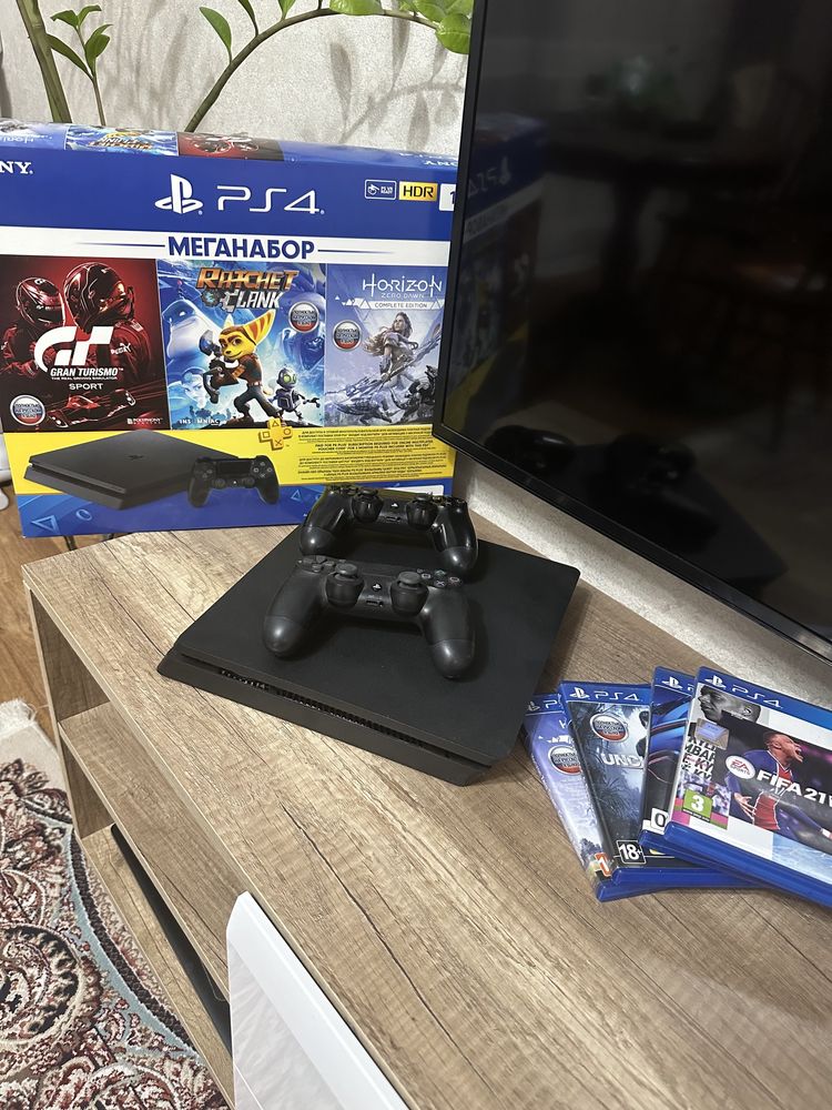 Продам PS 4 slim