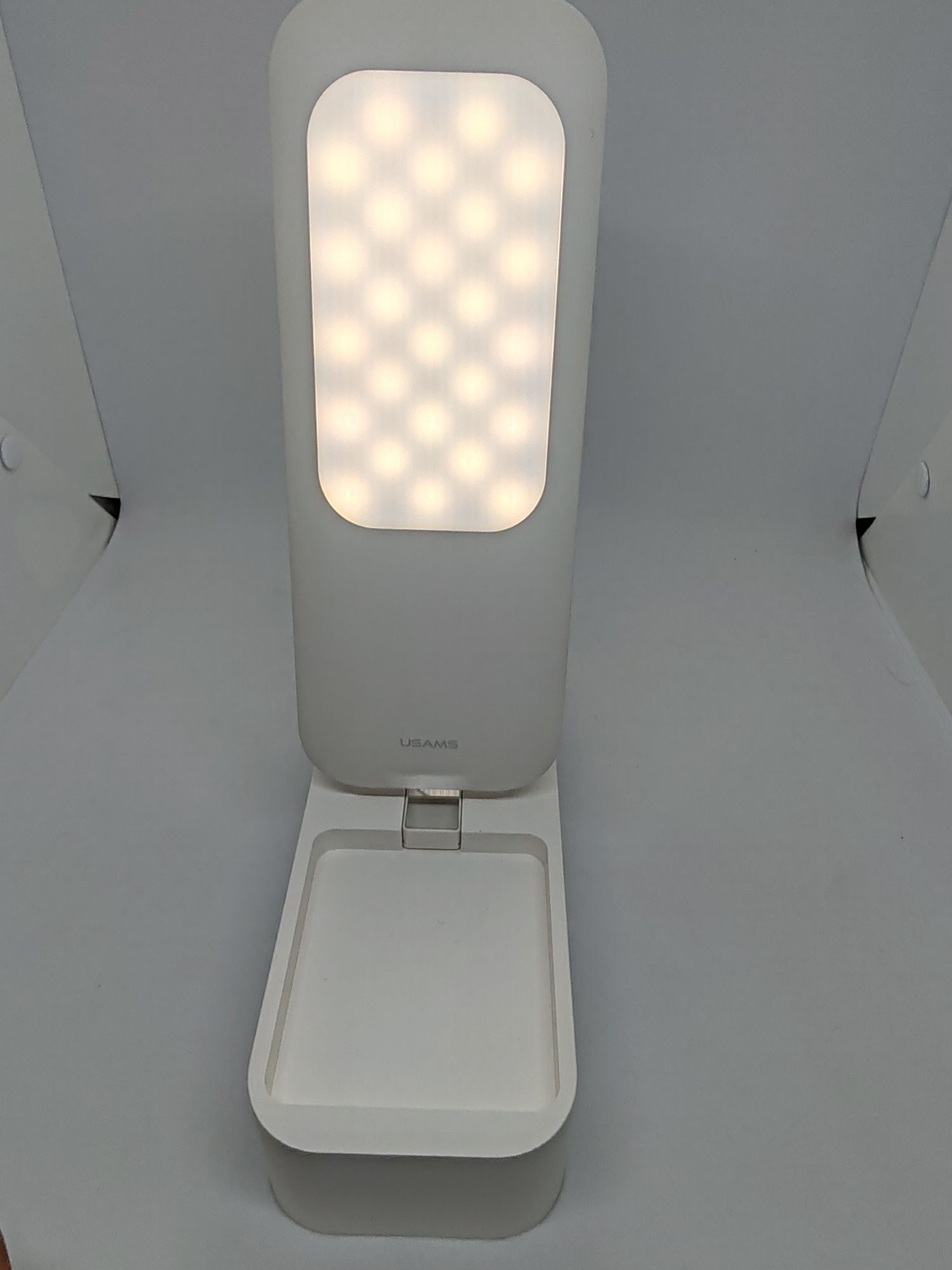 Сгъваем статив с две LED светлини за смартфони