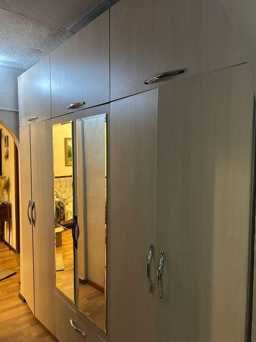 Продам прихожую в бежевом цвете