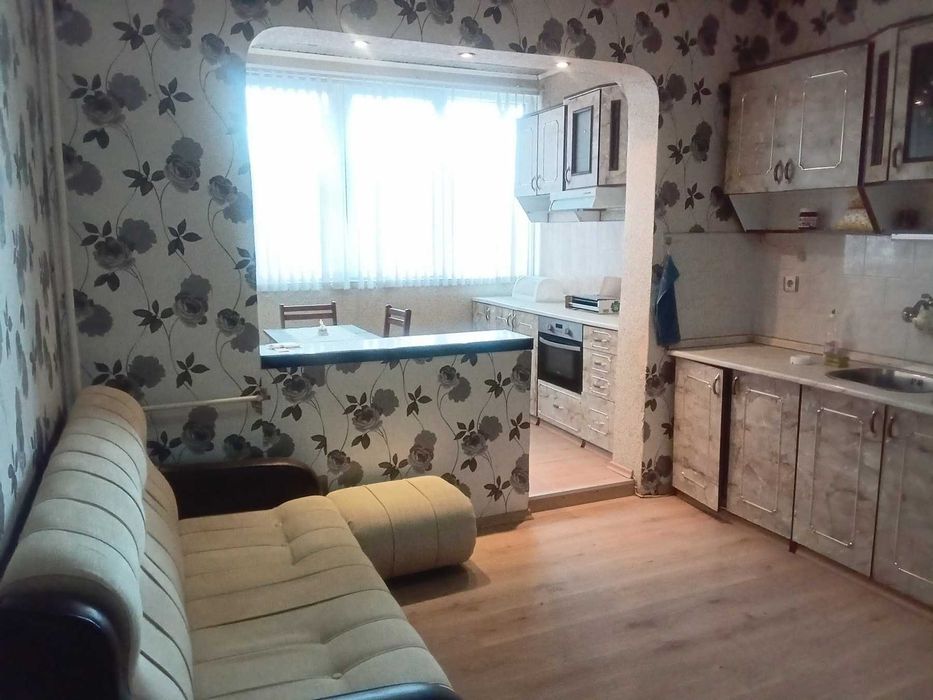 76 кв.м обзаведен Апартамент, в началото на кв. Изгрев с голяма Изба