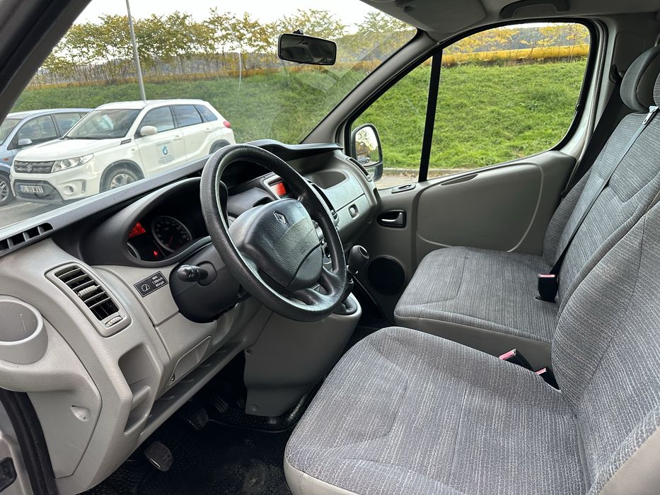 Renault Trafic 2.0 dCi Euro 5 cu 8+1 locuri